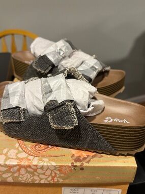 Wedge Slide Sandals in Charcoal Gray